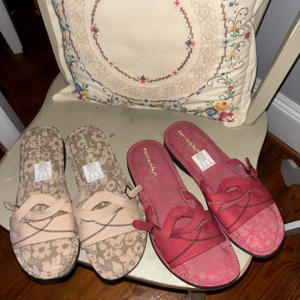 Terrasoles 
Women's Floral Sandals - Beige and Red